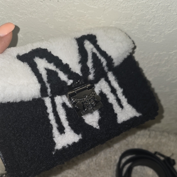 MCM Black and White Crossbody Bag with Sleek Design - Picture 12 of 15